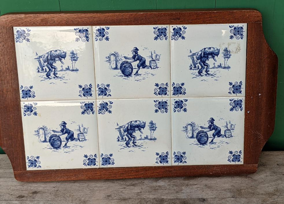 BLUE AND WHITE DELFT CUTTING BOARD TRAY