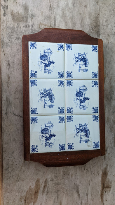 BLUE AND WHITE DELFT CUTTING BOARD TRAY
