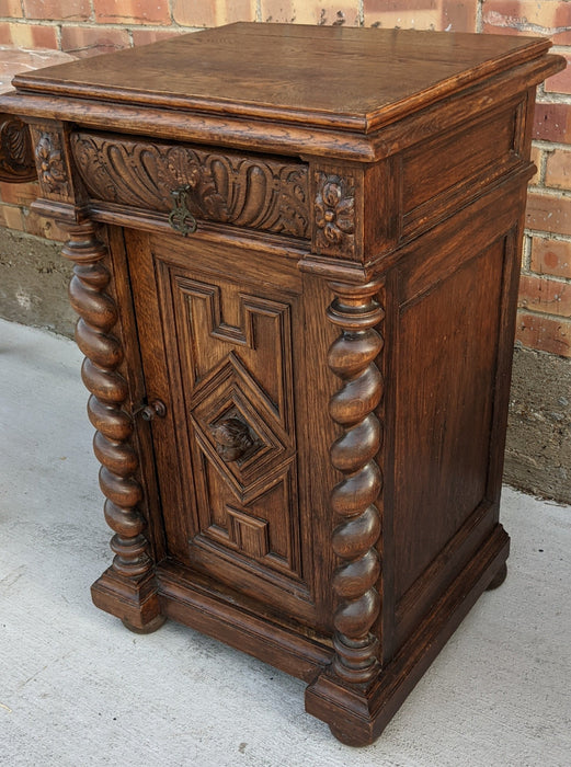 19TH CENTURY SMALL OAK BARLEY TWIST CABINET