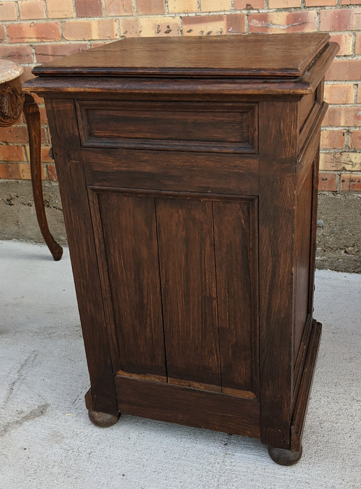 19TH CENTURY SMALL OAK BARLEY TWIST CABINET