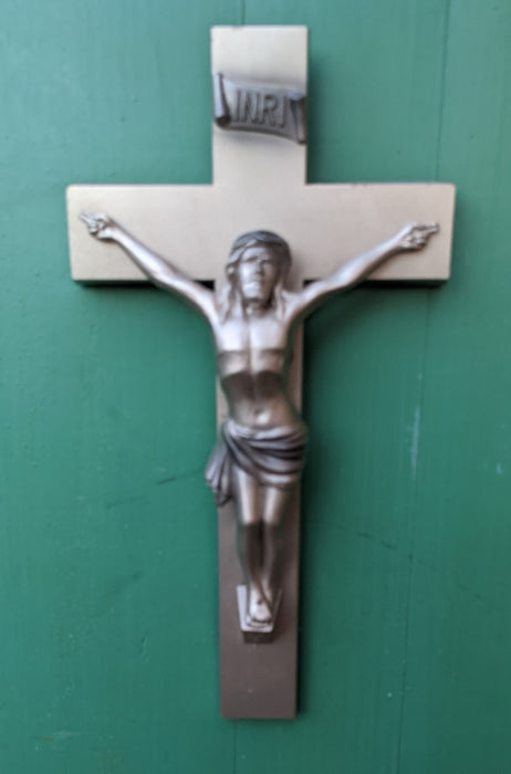 SMALL SLVER CRUCIFIX