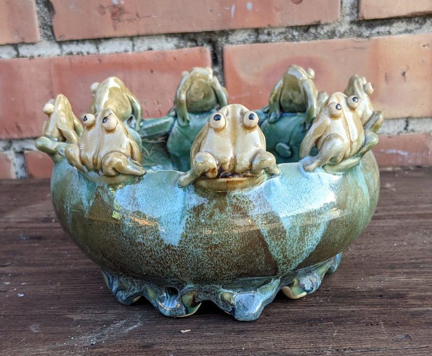 ROUND GLAZED POTTERY DISH WITH FROGS