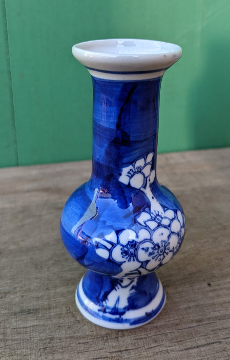 TINY BLUE AND WHITE FLORAL VASE