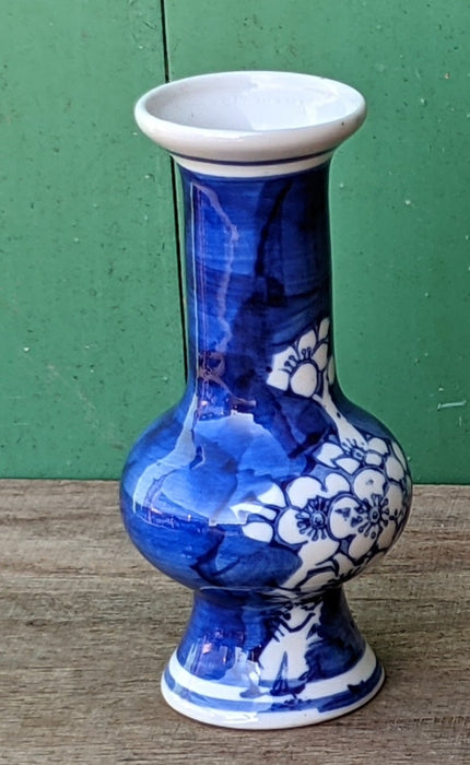 TINY BLUE AND WHITE FLORAL VASE