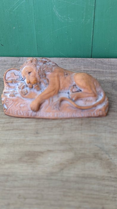 SMALL CARVED WOOD LION STATUE