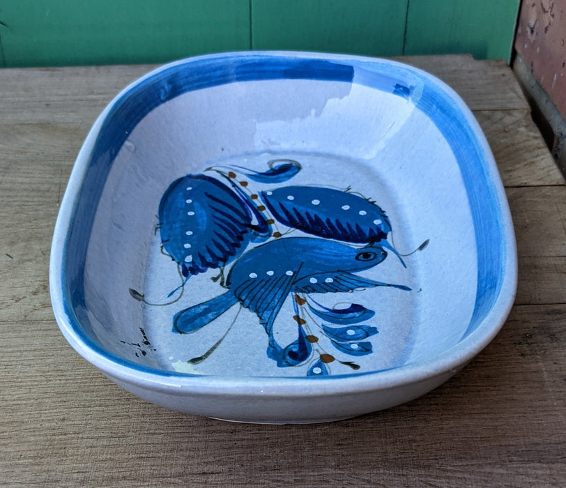SHALLOW BLUE AND WHITE POTTERY BIRD DISH