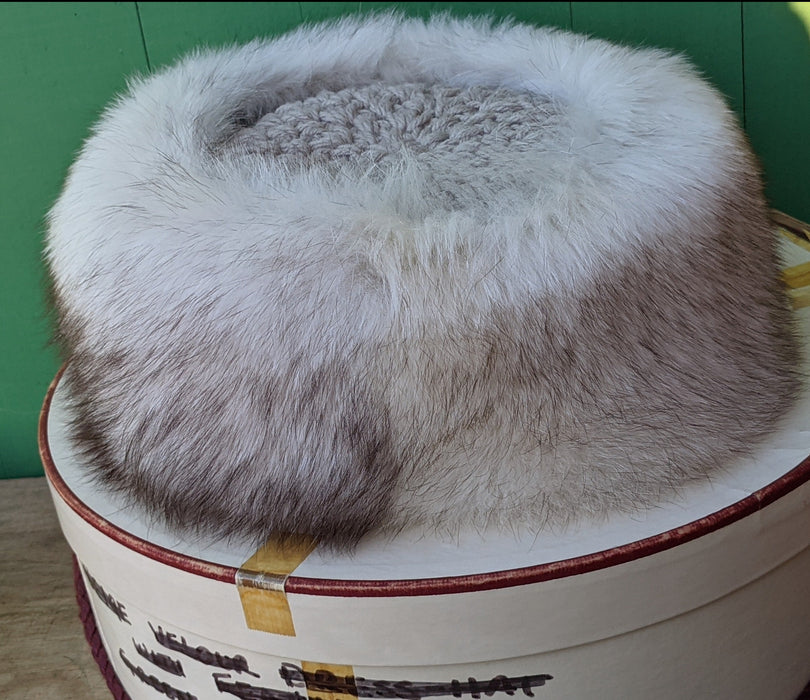 PEGGY EARLES WHITE AND GREY FUR HAT