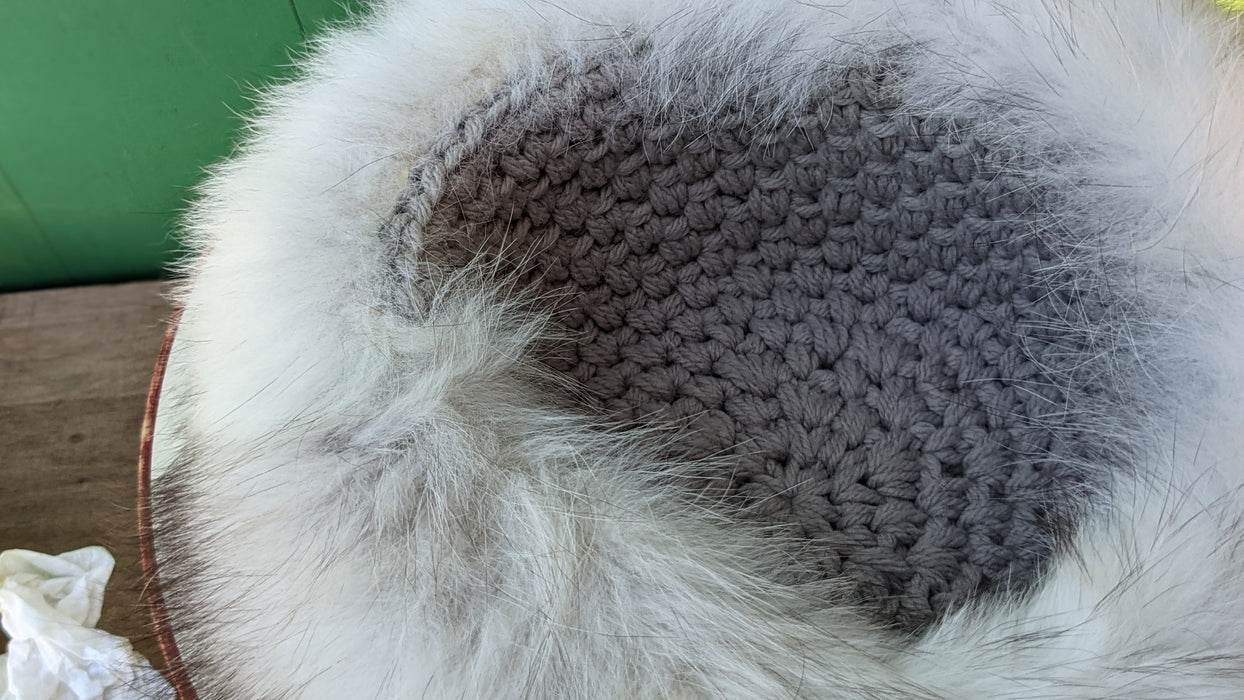 PEGGY EARLES WHITE AND GREY FUR HAT