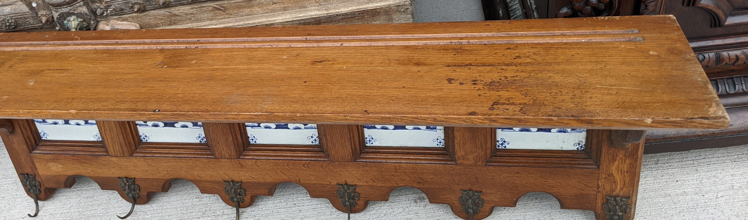 LARGE OAK WALL SHELF WITH BLUE DELFT