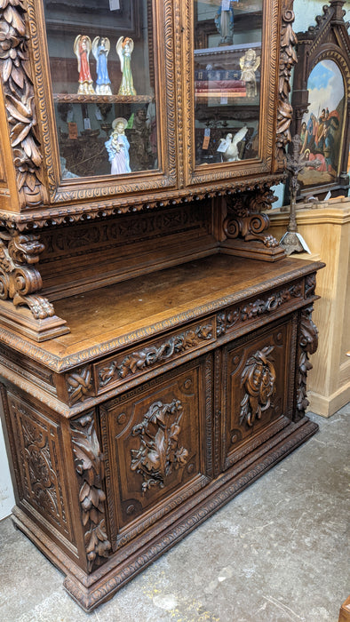 LOUIS XIII EXCEPTIONAL CARVED OAK HUNTBOARD