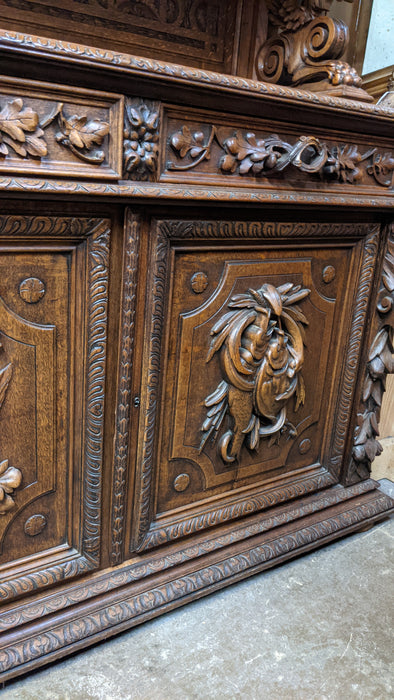 LOUIS XIII EXCEPTIONAL CARVED OAK HUNTBOARD