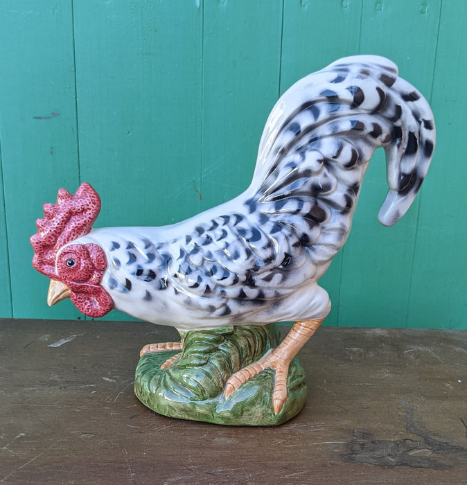 PECKING ROOSTER