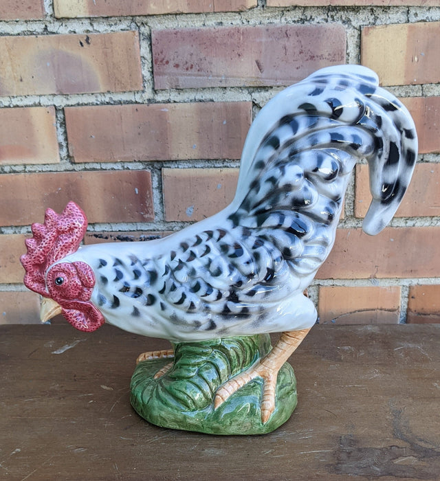 PECKING ROOSTER