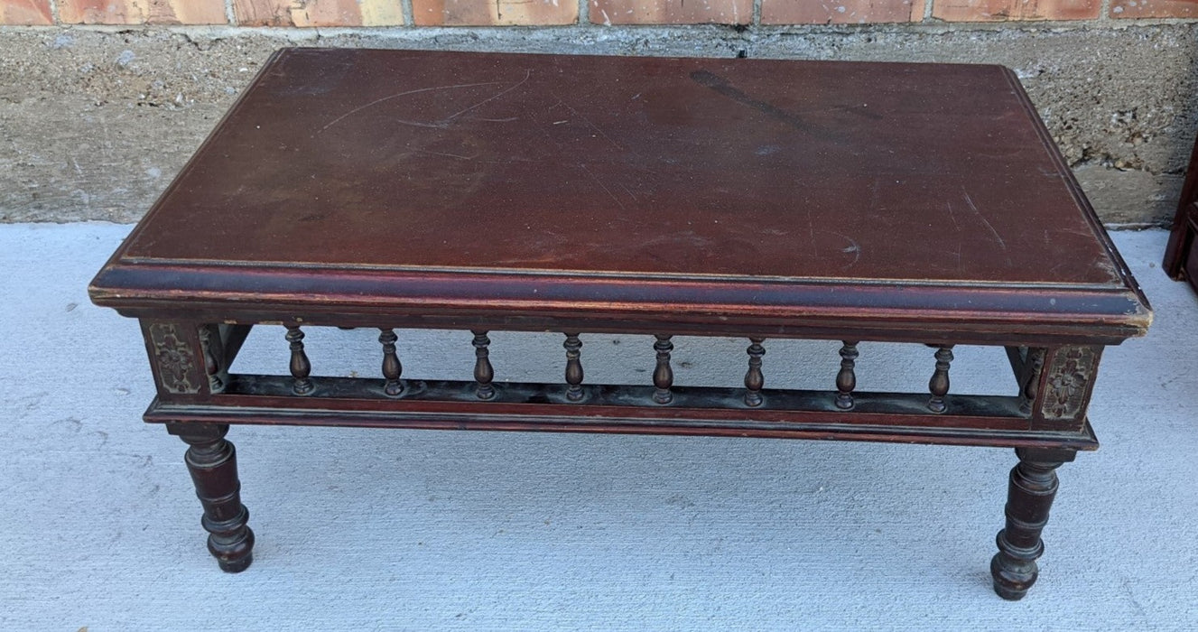 LOW CHINESE COFFEE TABLE WITH SPINDLES