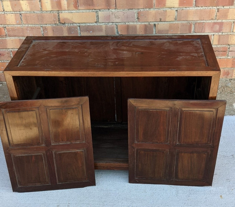 AS FOUND ROSEWOOD LOW CABINET WITH 2 SLIDING DOORS NOT ATTACHED
