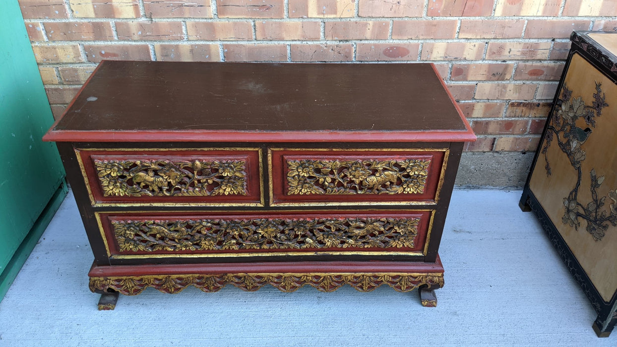 SMALL RED AND GOLD CHINESE TRINK WITH CARVINGS