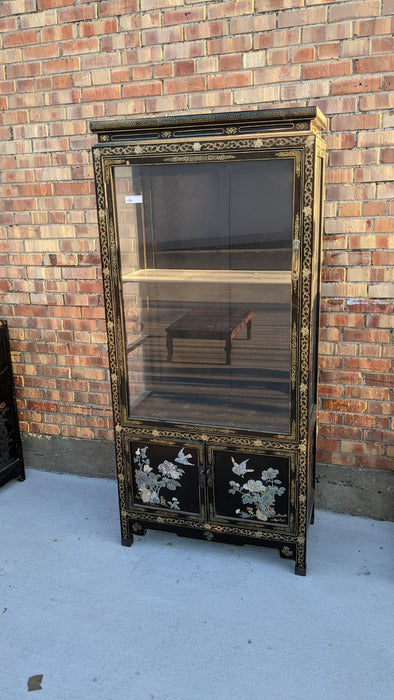CHINESE BLACK LACQUER DISPLAY WITH GOLD TRIM AND APPLIED BIRDS