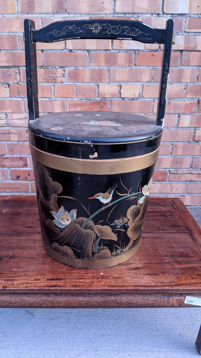 LARGE CHINESE BLACK LACQUER CONTANIER WITH HANDLE AND LID