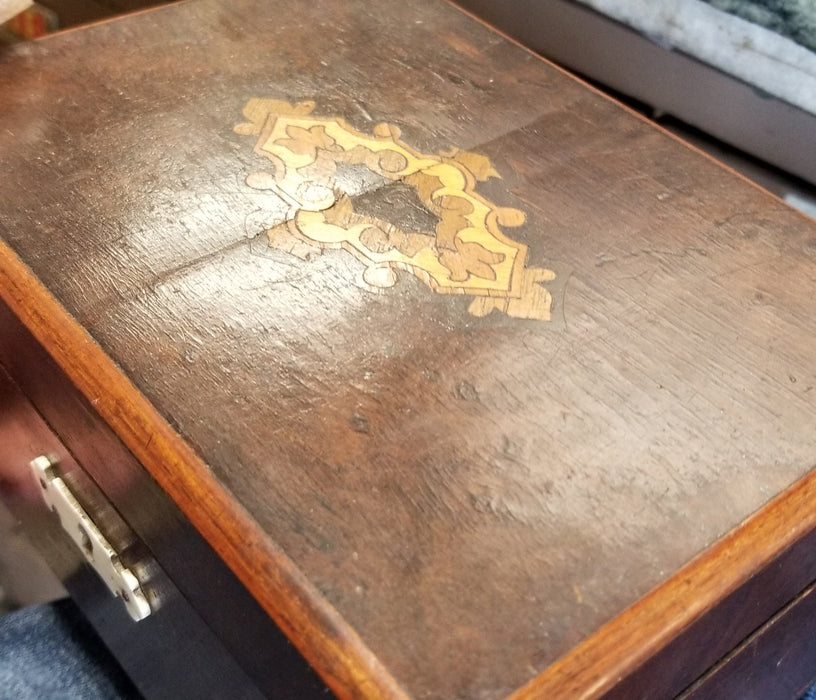 SMALL 19TH CENTURY INLAID BOX, NEEDS PINS FOR HINGES