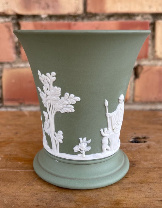 GREEN AND WHITE WEDGEWOOD PORCELAIN JASPERWARE VASE