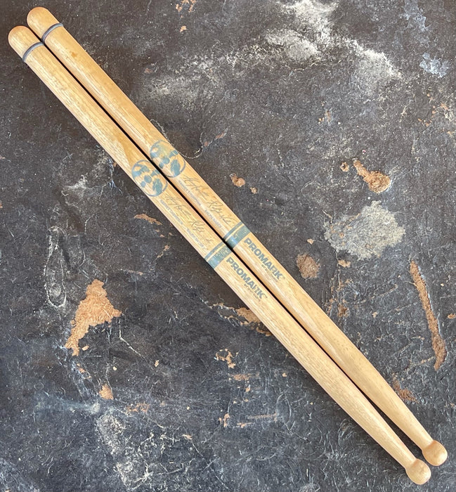 SET OF DRUMSTICKS