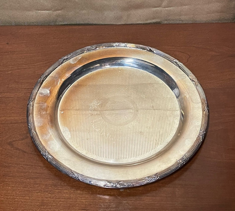 MEDIUM ROUND SILVERLATE TRAY WITH BRAIDED EDGES