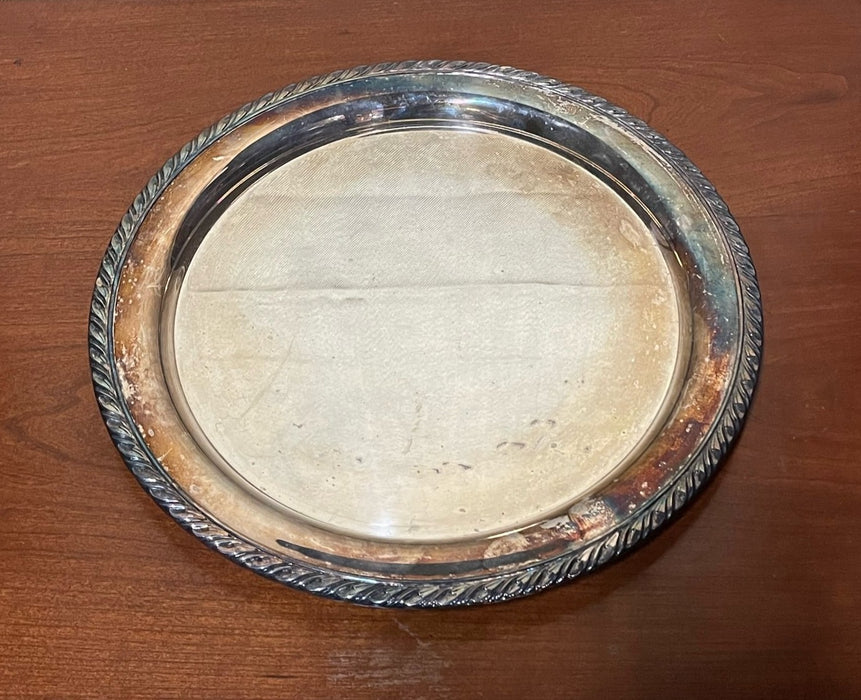 MEDIUM ROUND SILVERPLATE TRAY WITH ROPE EDGES
