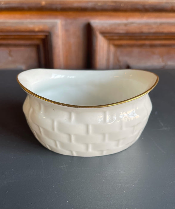 HAMMERSLY ENGLISH SMALL WHITE OVAL PORCELAIN BASKET