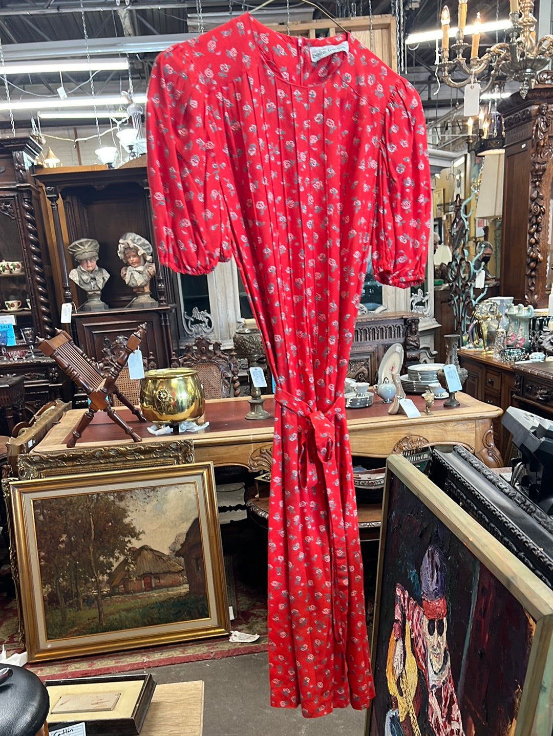 RED SHORT SLEEVE DRESS WITH WHITE AND GREEN FLORAL PRINT Lots of Furniture RED SHORT SLEEVE DRESS WITH WHITE AND GREEN FLORAL PRINT Lots of Furniture