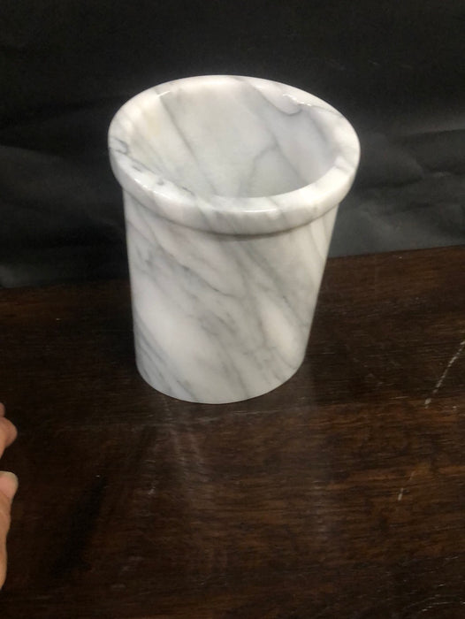 SLANTED WHITE MARBLE CONTAINER