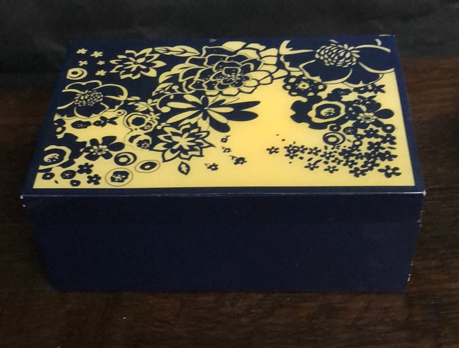BLUE LACQUER BOX WITH GOLD FLOWERS