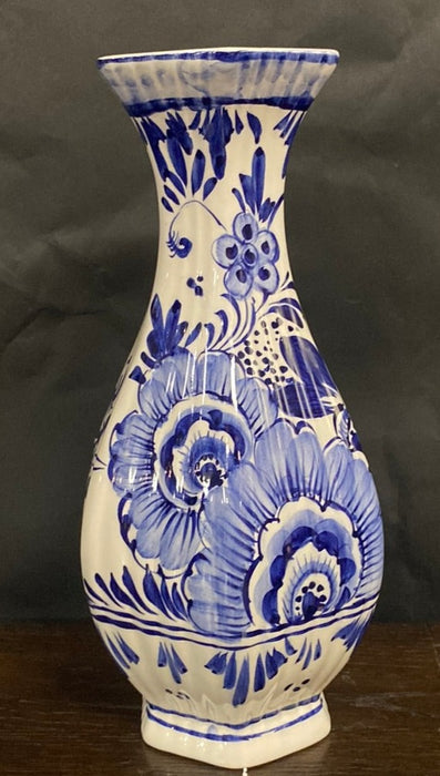 SMALL DELFT HEXAGONAL SHAPED RIBBED VASE