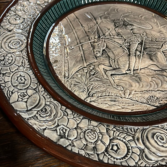 MAJOLICA LARGE CHARGER WITH KNIGHT