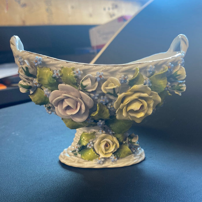 DOUBLE HANDLED FLORAL CERAMIC BASKET