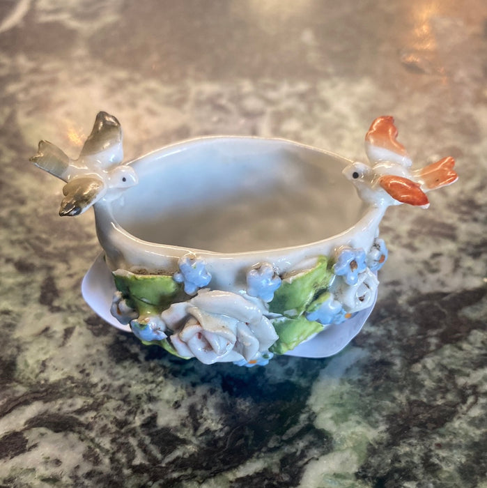 MINI FLORAL CERAMIC BASKET WITH BIRDS - EACH