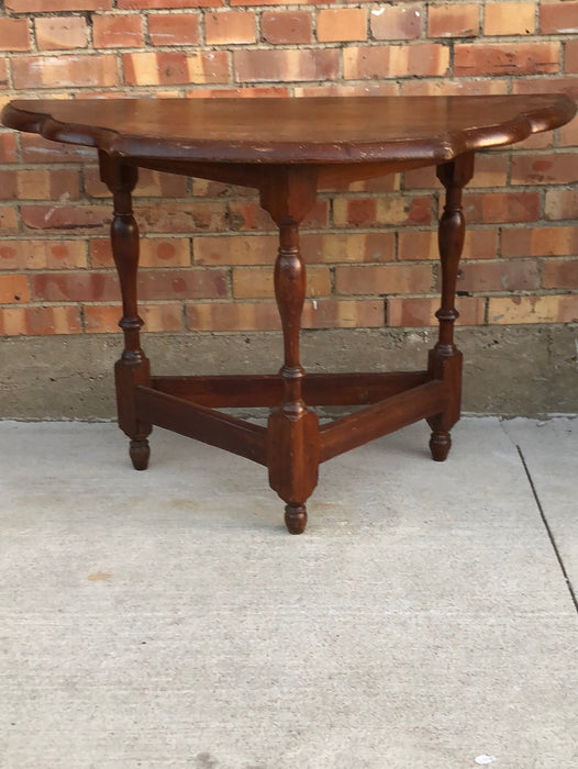 VERY EARLY PEGGED TOP WILLIAM AND MARY PINE WALL CONSOLE TABLE WITH TURNED LEGS