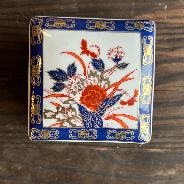 SMALL SQUARE JAPANESE FLORAL PORCELAIN BOX