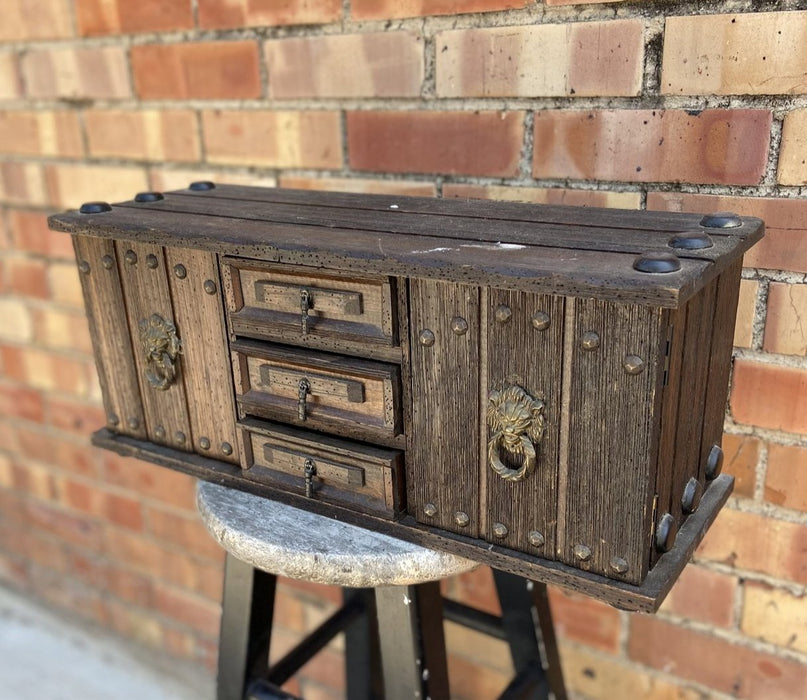 VINTAGE RUSTIC WOOD JEWELRY BOX