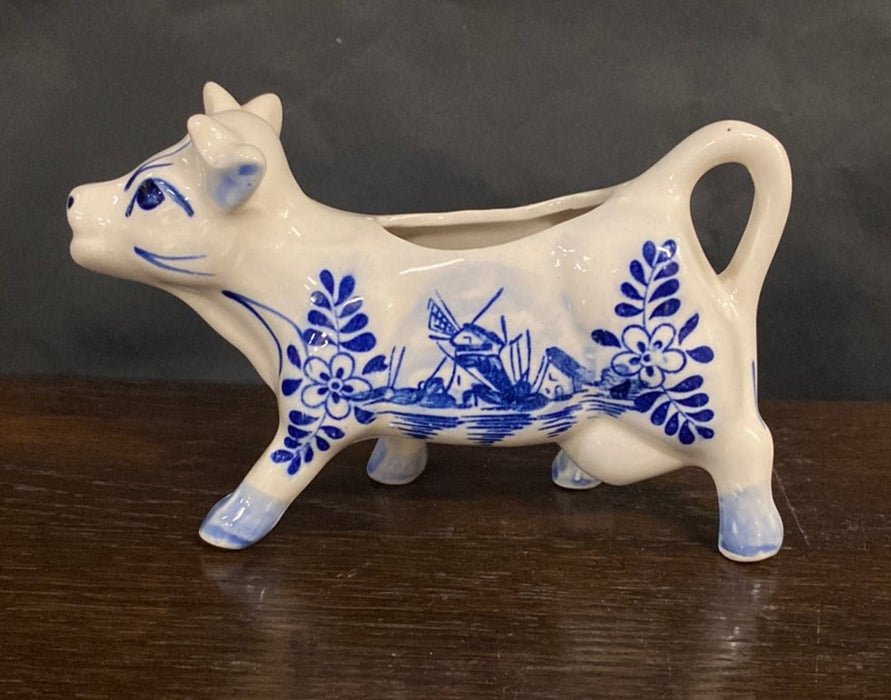 DELFT BLUE COW WITH WINDWILL PITCHER