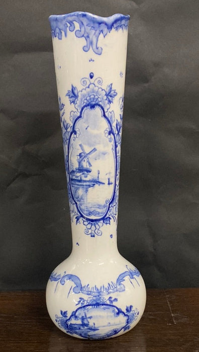 DELFT FLARED VASE WITH BULBOUS BASE