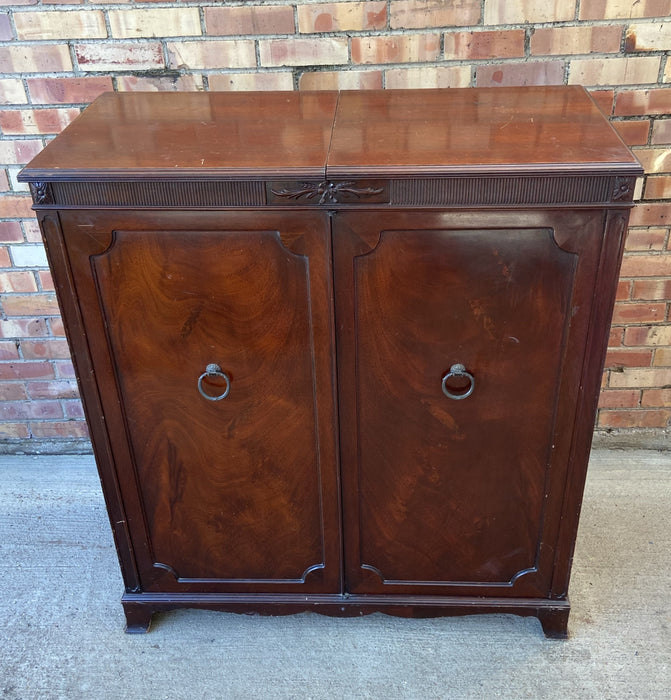 MAHOGANY RADO/PHONOGRAPH CONSOLE