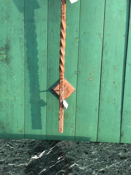 TALL IRON ROD SCONCE