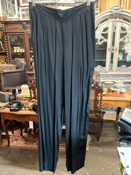 SIMPLE BLACK SLACKS