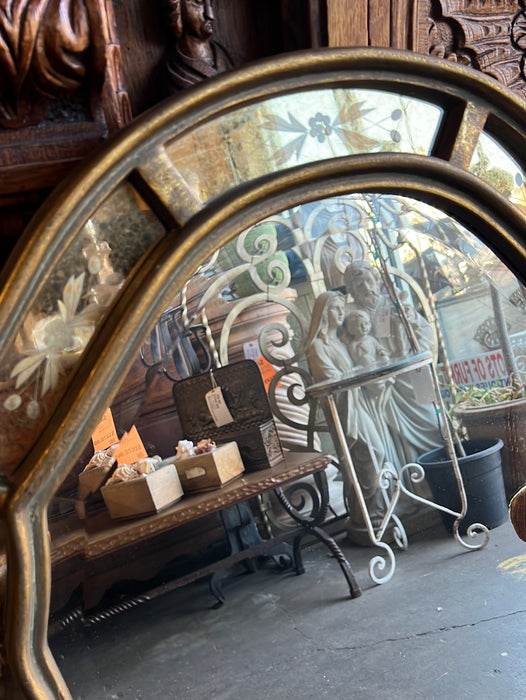 OVAL BEVELED MIRROR IN GOLDEN FRAMED WITH ETCHED RIM