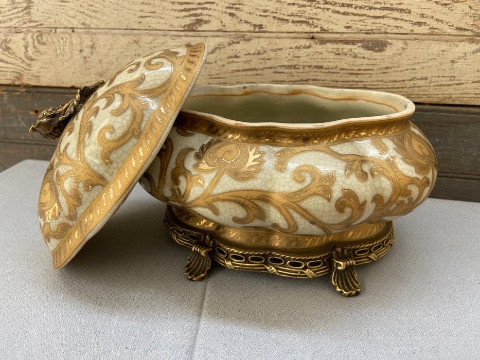 LIDDED PORCELAIN AND BRASS CENTER BOWL WITH GOLD FOLIATE DESIGN