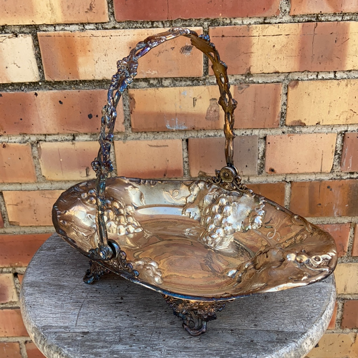 SMALL OVAL SILVERPLATE HOMAN MFG DISH WITH GRAPE PATTERN