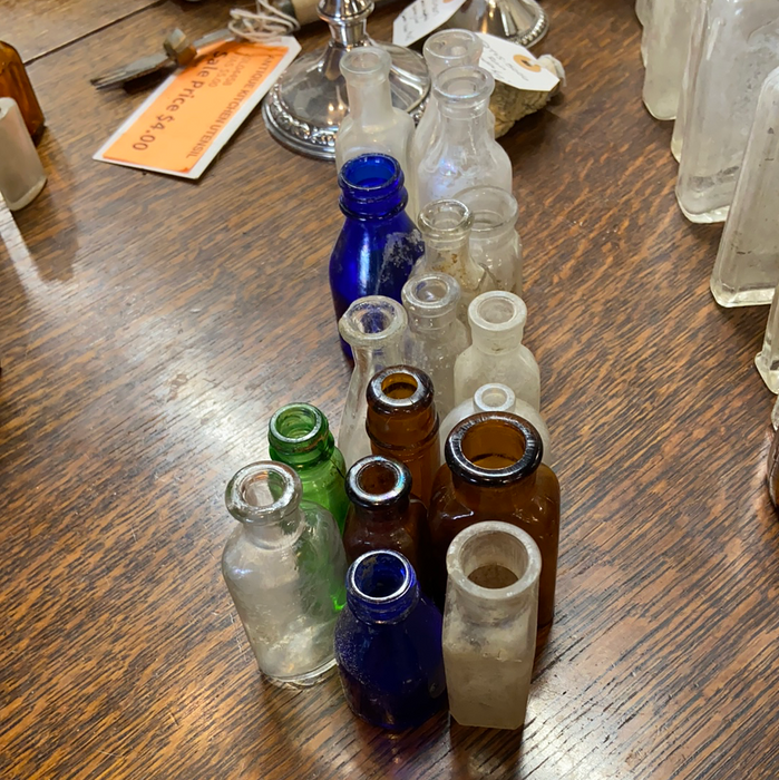 MEDIUM SIZE MEDICINE BOTTLE