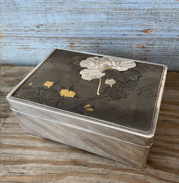 JAPANESE FLORAL BOX 24K GOLD AND STERLING SILVER WITH 3 HALLMARKS CIRCA 1868-1912