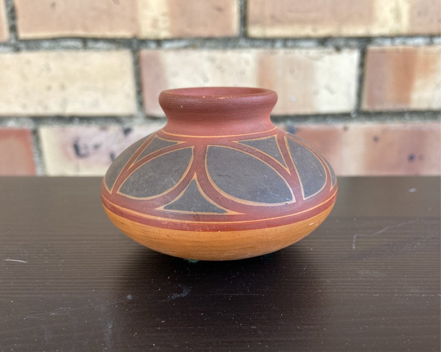 MINIATURE CLAY POT WITH GEOMETRIC DESIGN