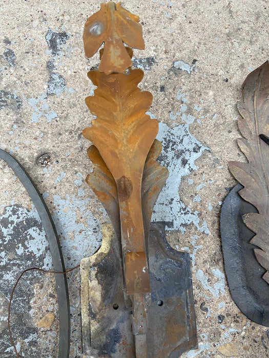 SINGLE ARM FOLIATE RUSTY IRON HOOK